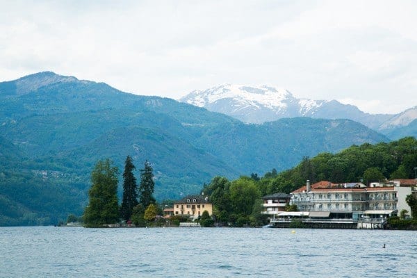 Une vue sur les neiges éternelles et le Lac d'Otra Une vue sur les neiges éternelles et le Lac d'Otra