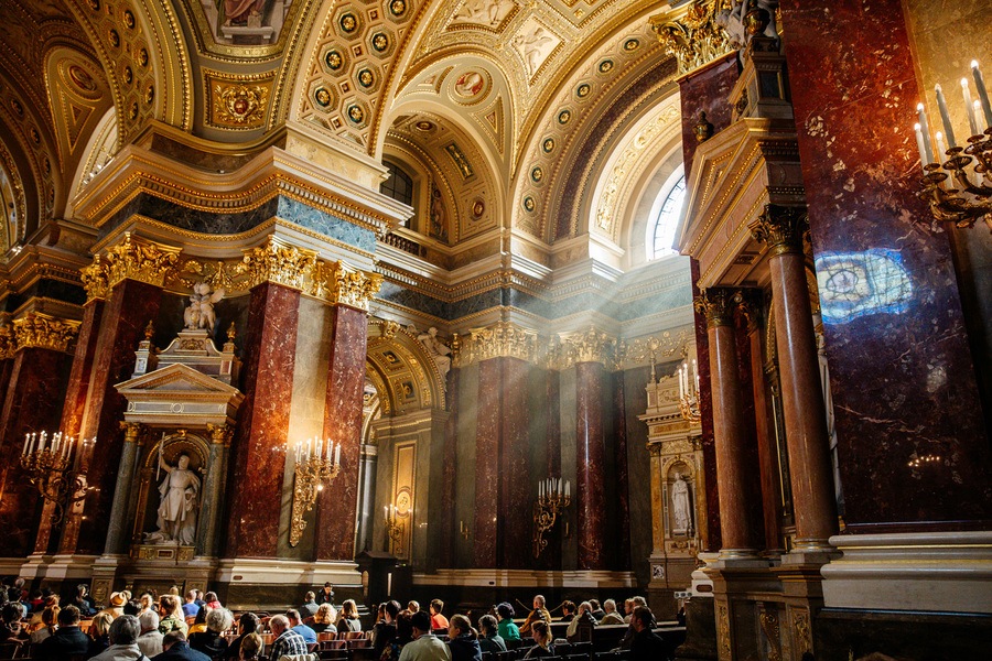 L'intérieur de la Basilique Saint-Etienne à Budapest 