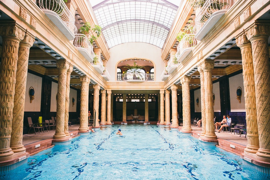 Baignade dans les Bains Gellert Baignade dans les Bains Gellert