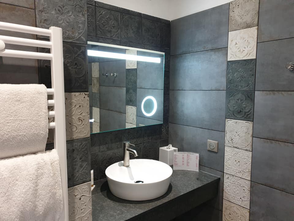 salle de bain moderne villa augeval