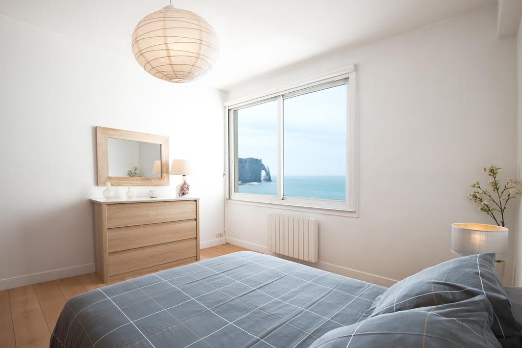 Les falaises d’Étretat vue depuis la chambre