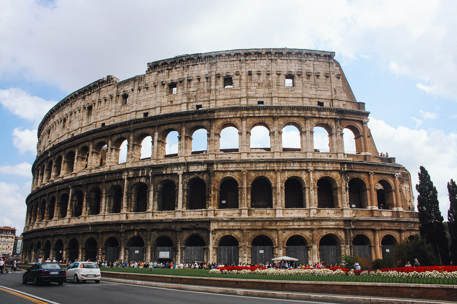 L’attribut alt de cette image est vide, son nom de fichier est Visiter-colisée-rome.jpg.