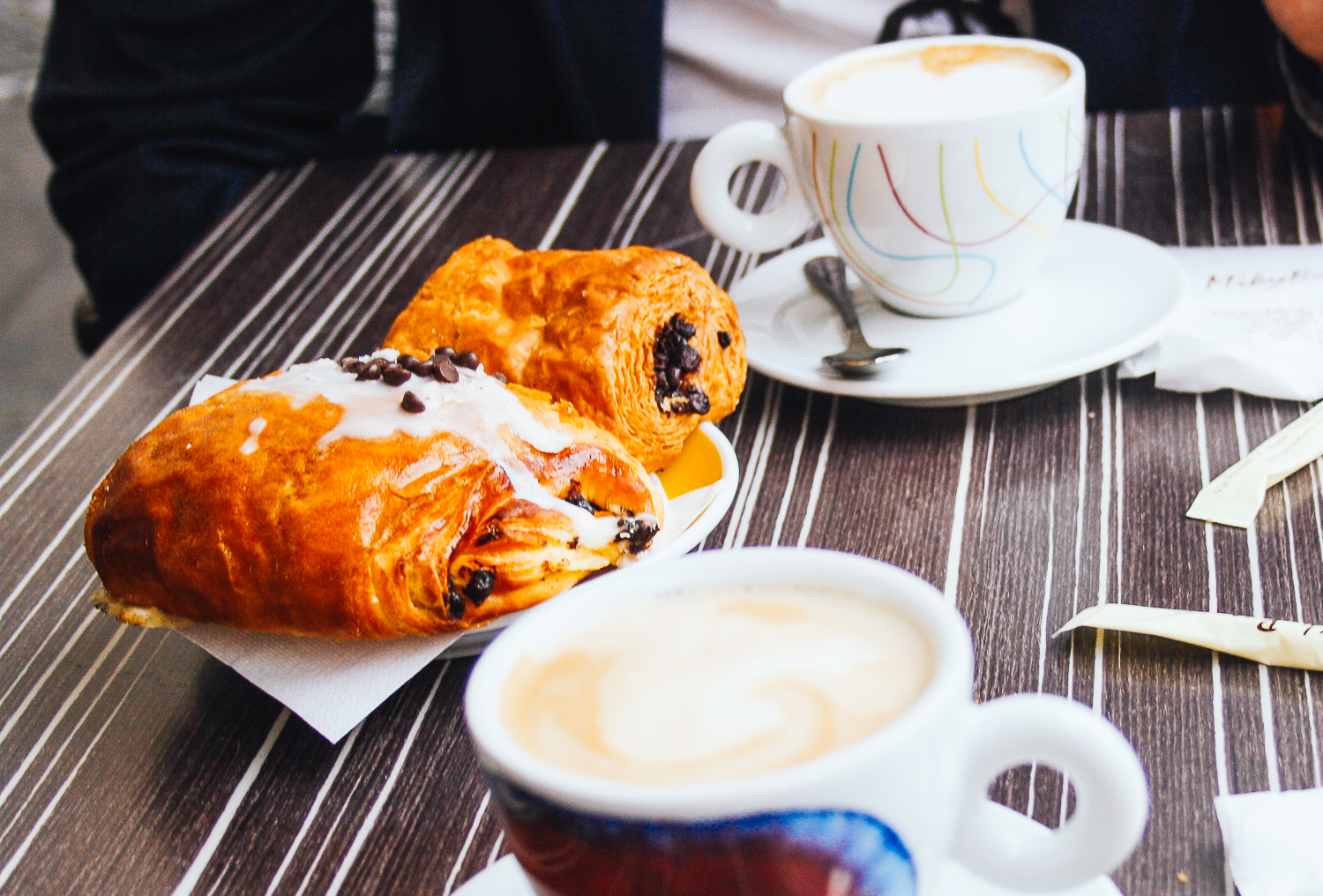 L’attribut alt de cette image est vide, son nom de fichier est petit-déjeuner-visiter-italie.jpg.