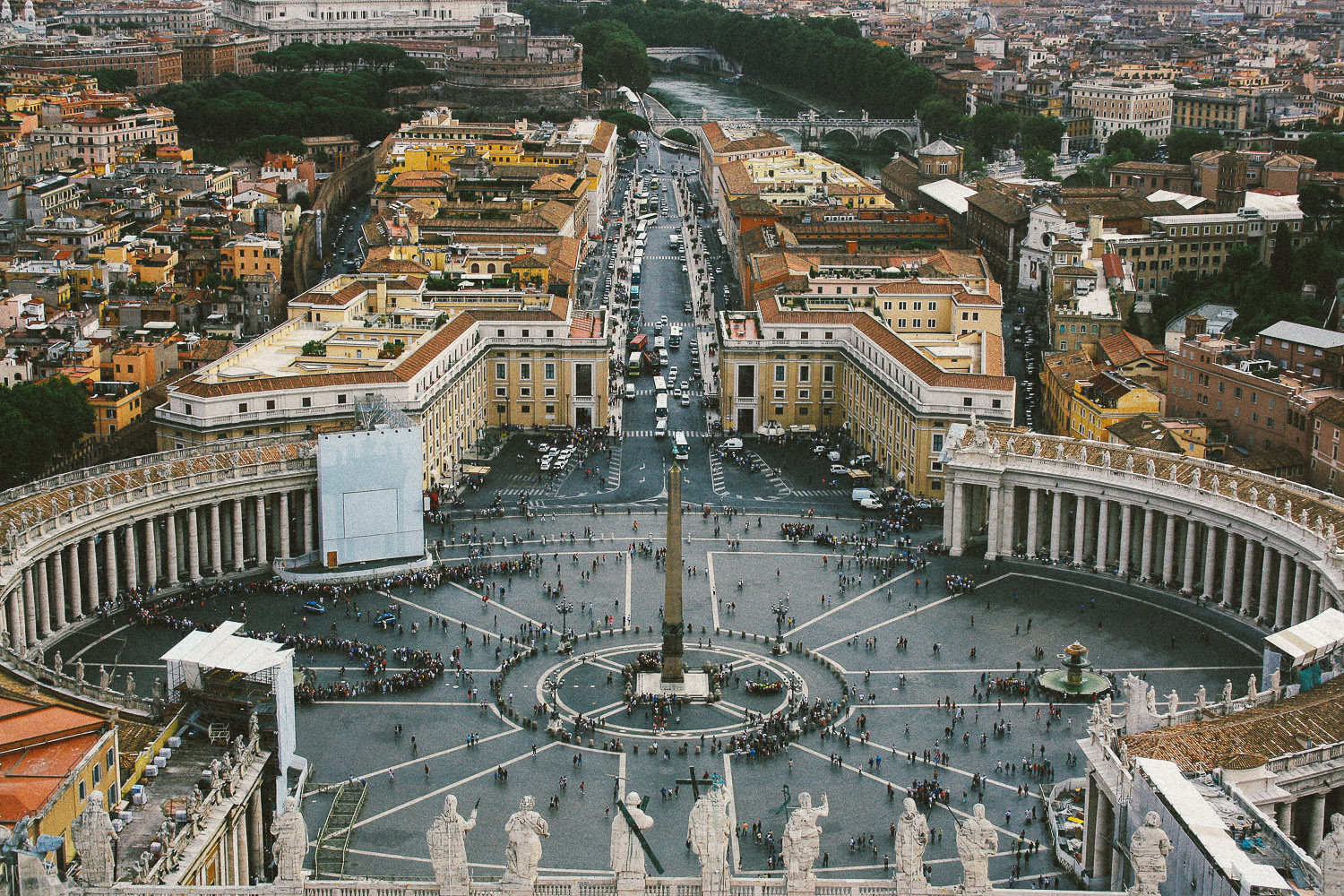 L’attribut alt de cette image est vide, son nom de fichier est vatican.jpg.
