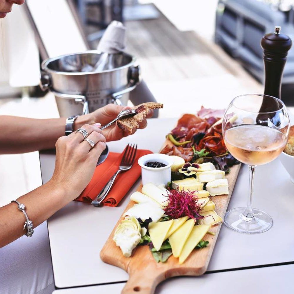 hotel cote sable planche fromage charcuterie