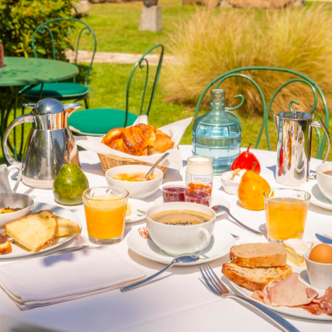 Petit-déjeuner manoir du lys en normandie