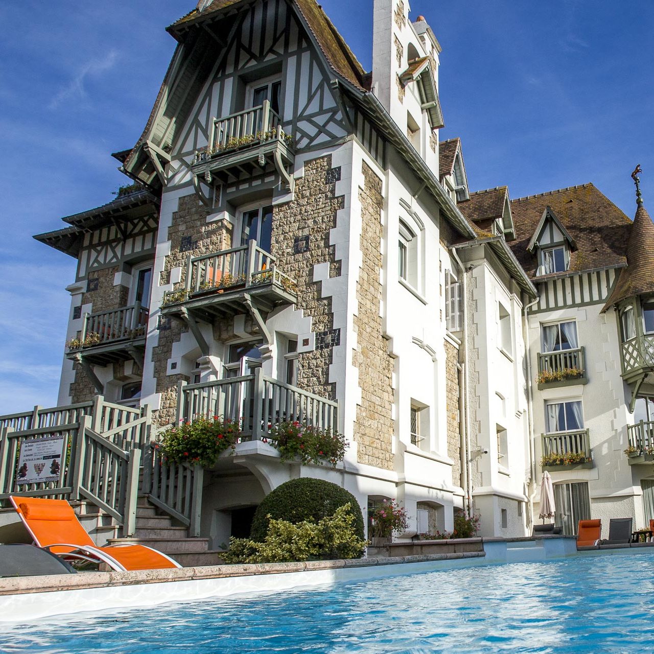 Extérieur hôtel spa villa Augeval à Deauville