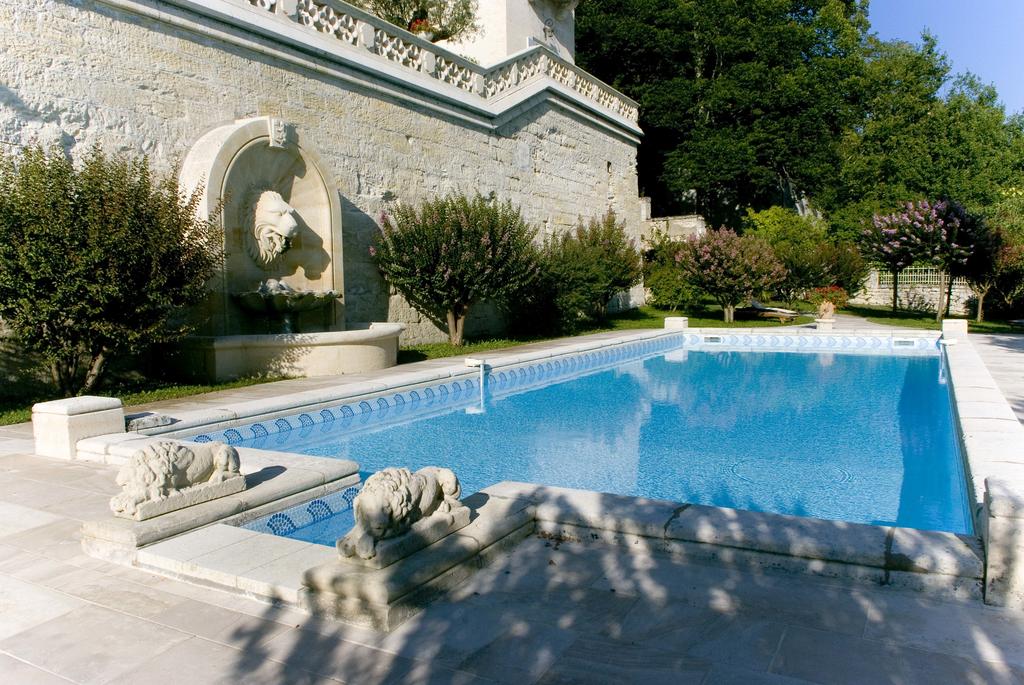 piscine chateau de la riviere
