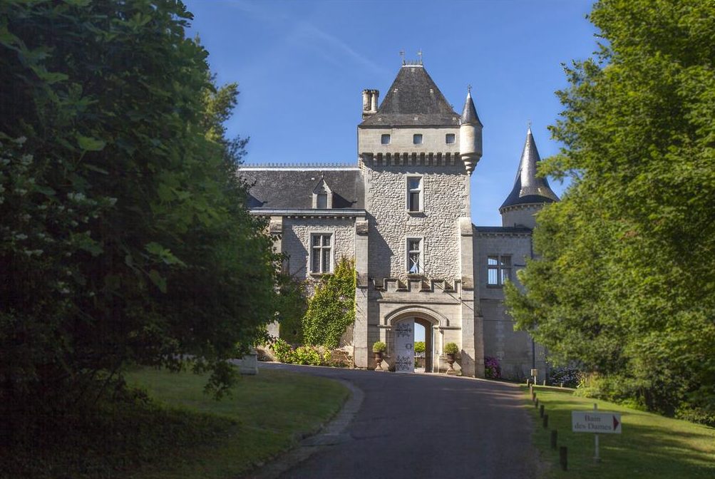 exterieurs chateau de la riviere