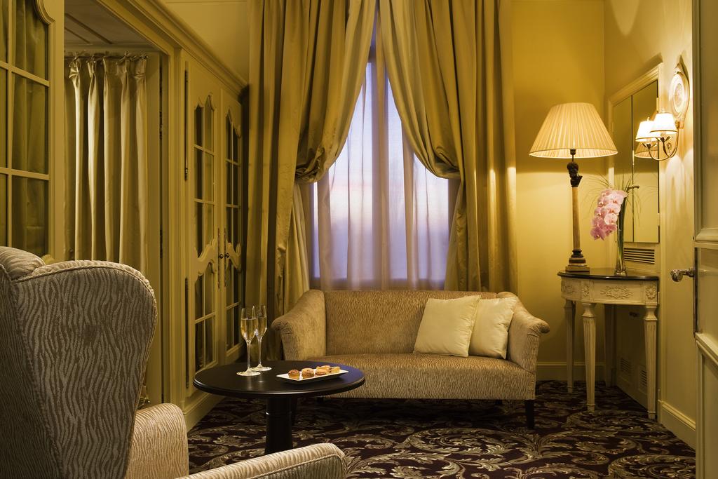 salon chambre chateau hotel grand barrail