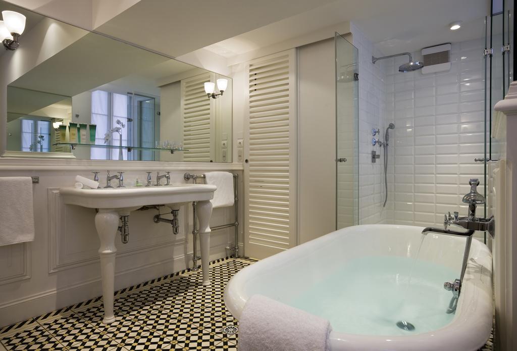 salle de bain chateau hotel grand barrail