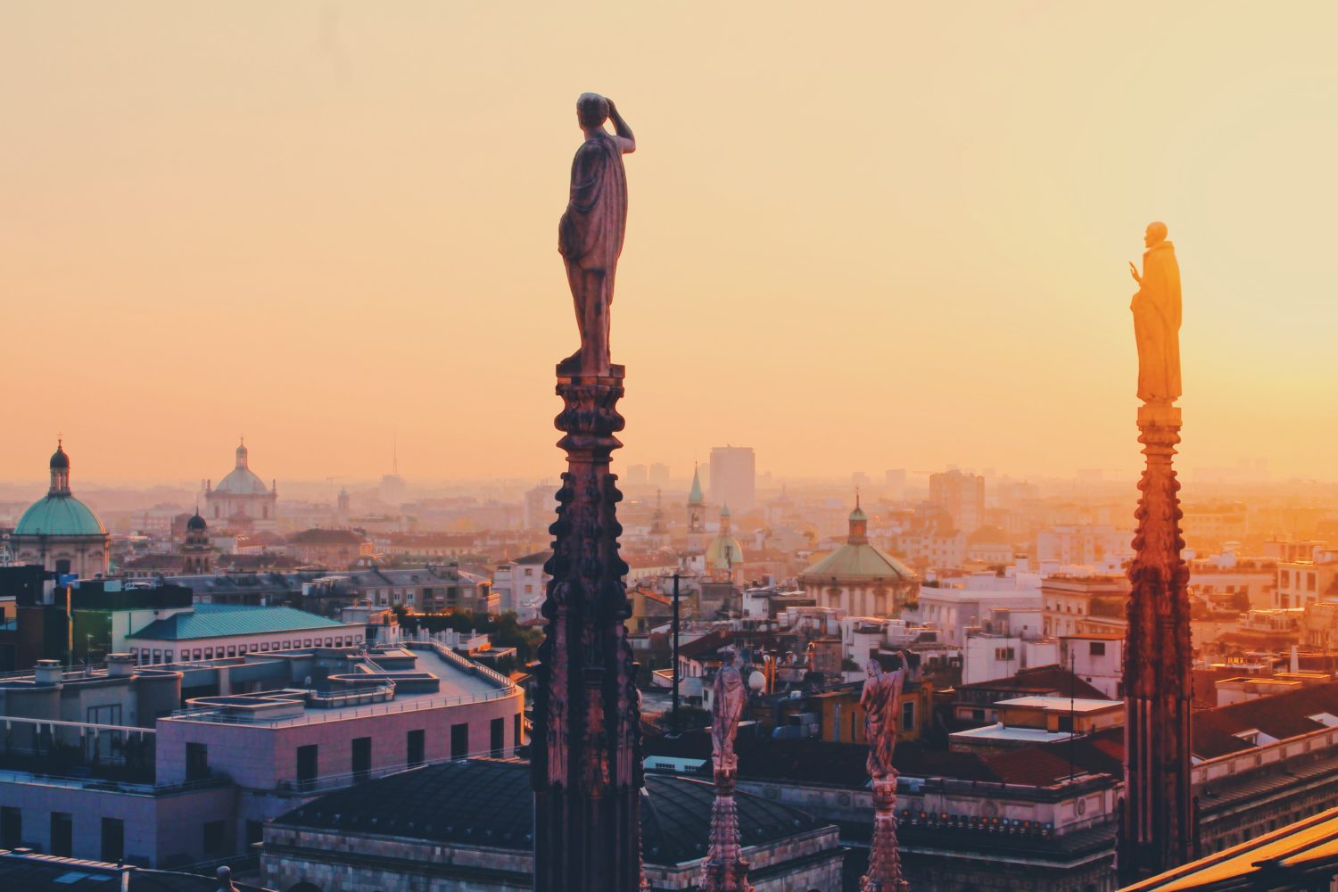 L'intérieur du Duomo de Milan duomo milan coucher du soleil